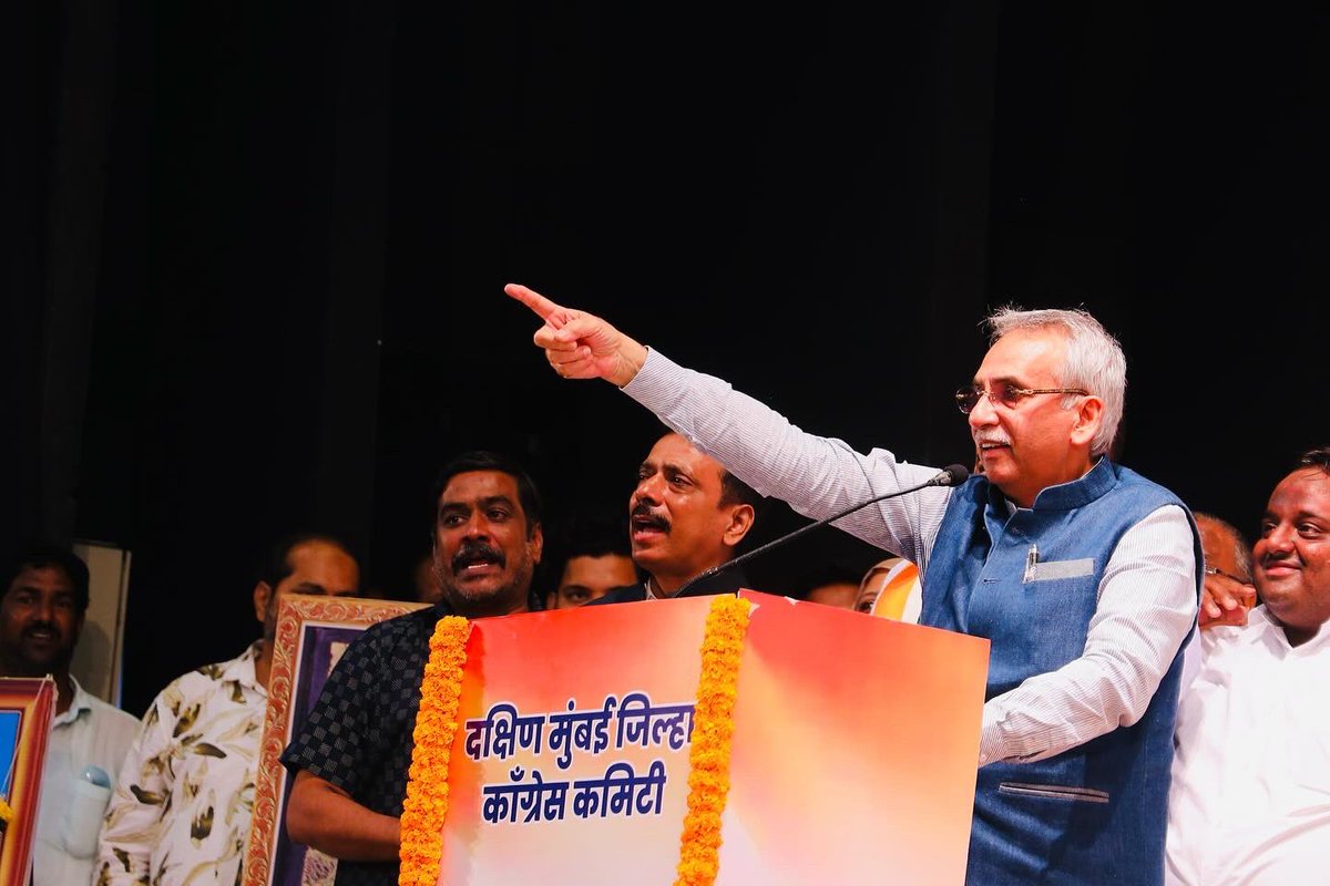 mlaAminPatel's tweet image. दक्षिण मुंबई जिल्हा काँग्रेस कमिटी, संविधान जिंदाबाद जनसभा. 
@INCIndia @INCMinority @INCMaharashtra @INCMumbai @RahulGandhi @priyankagandhi  @kharge @ShayarImran Ji @VarshaEGaikwad Ji @AslamShaikh_MLA Ji

संविधान_जिंदाबाद_जनसभा 
#जयसंविधान #ConstitutionOfIndia 
#संविधान_जिंदाबाद…