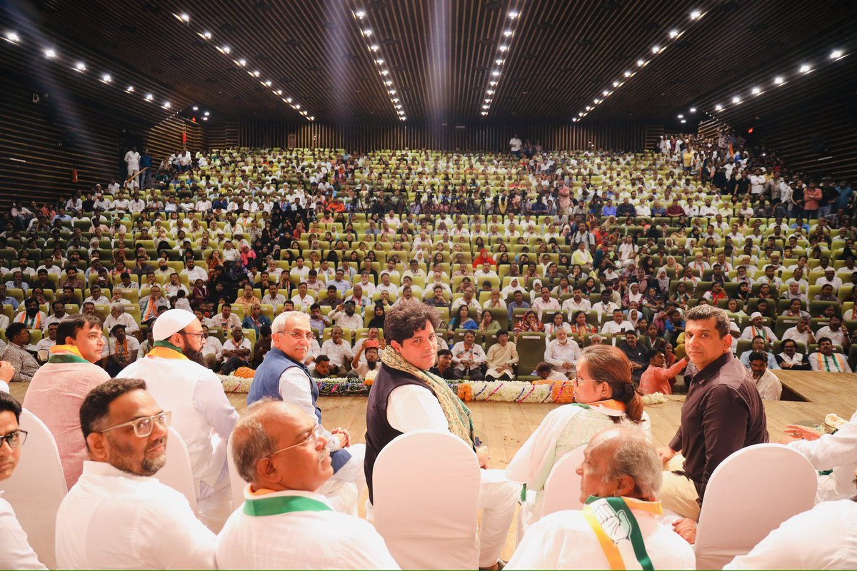 mlaAminPatel's tweet image. दक्षिण मुंबई जिल्हा काँग्रेस कमिटी, संविधान जिंदाबाद जनसभा. 
@INCIndia @INCMinority @INCMaharashtra @INCMumbai @RahulGandhi @priyankagandhi  @kharge @ShayarImran Ji @VarshaEGaikwad Ji @AslamShaikh_MLA Ji

संविधान_जिंदाबाद_जनसभा 
#जयसंविधान #ConstitutionOfIndia 
#संविधान_जिंदाबाद…