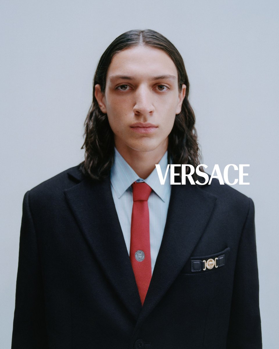 Versace's tweet image. Marco, Paris, May 2025.
Photographed by Stef Mitchell
Styling by Léopold Duchemin
Discover more at e-versace.com/FW25-mens-coll…
