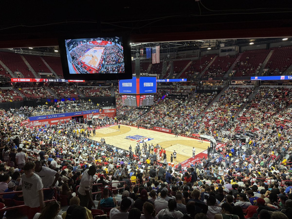 Chris Heavey (@unlvchrisheavey) on Twitter photo As a lifelong <a href="/Lakers/">Los Angeles Lakers</a> fan, I was honored and excited to meet <a href="/KingJames/">LeBron James</a> at <a href="/NBASummerLeague/">NBA Summer League</a>! Great to be able to watch Bronny play at the Thomas and Mack! As a lifelong <a href="/Lakers/">Los Angeles Lakers</a> fan, I was honored and excited to meet <a href="/KingJames/">LeBron James</a> at <a href="/NBASummerLeague/">NBA Summer League</a>! Great to be able to watch Bronny play at the Thomas and Mack!