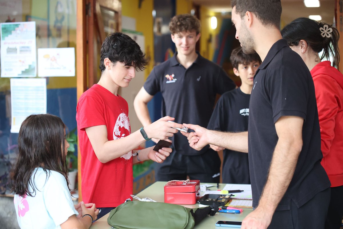 🎉 Hoy cerramos el primer turno de Gradohockey 2025 como se merece: con hockey, familias y abrazos.

Los partidos de despedida fueron la última oportunidad para compartir en pista todo lo aprendido y disfrutado durante la semana.

Gracias por la confianza, la entrega y el cariño.