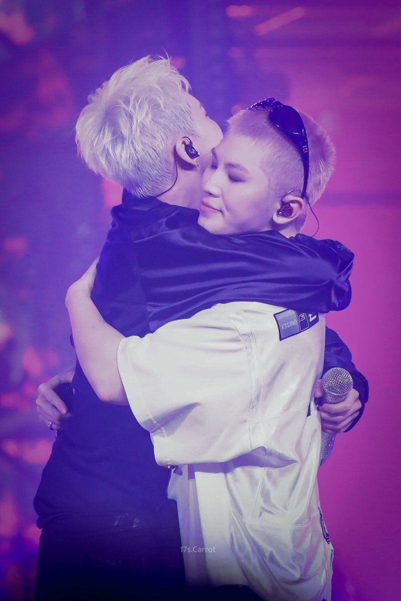 coup_jung's tweet photo. 현재 호시 감정 제일 잘 아는 사람: 우지
현재 우지 감정 제일 잘 아는 사람: 호시

유독 똑같은 시간을 걸어오고 걸어갈 둘이서 하는 포옹에 너무 많은 의미가 담겨있어서 눈물남... https://t.co/VcHOB9qvvA
