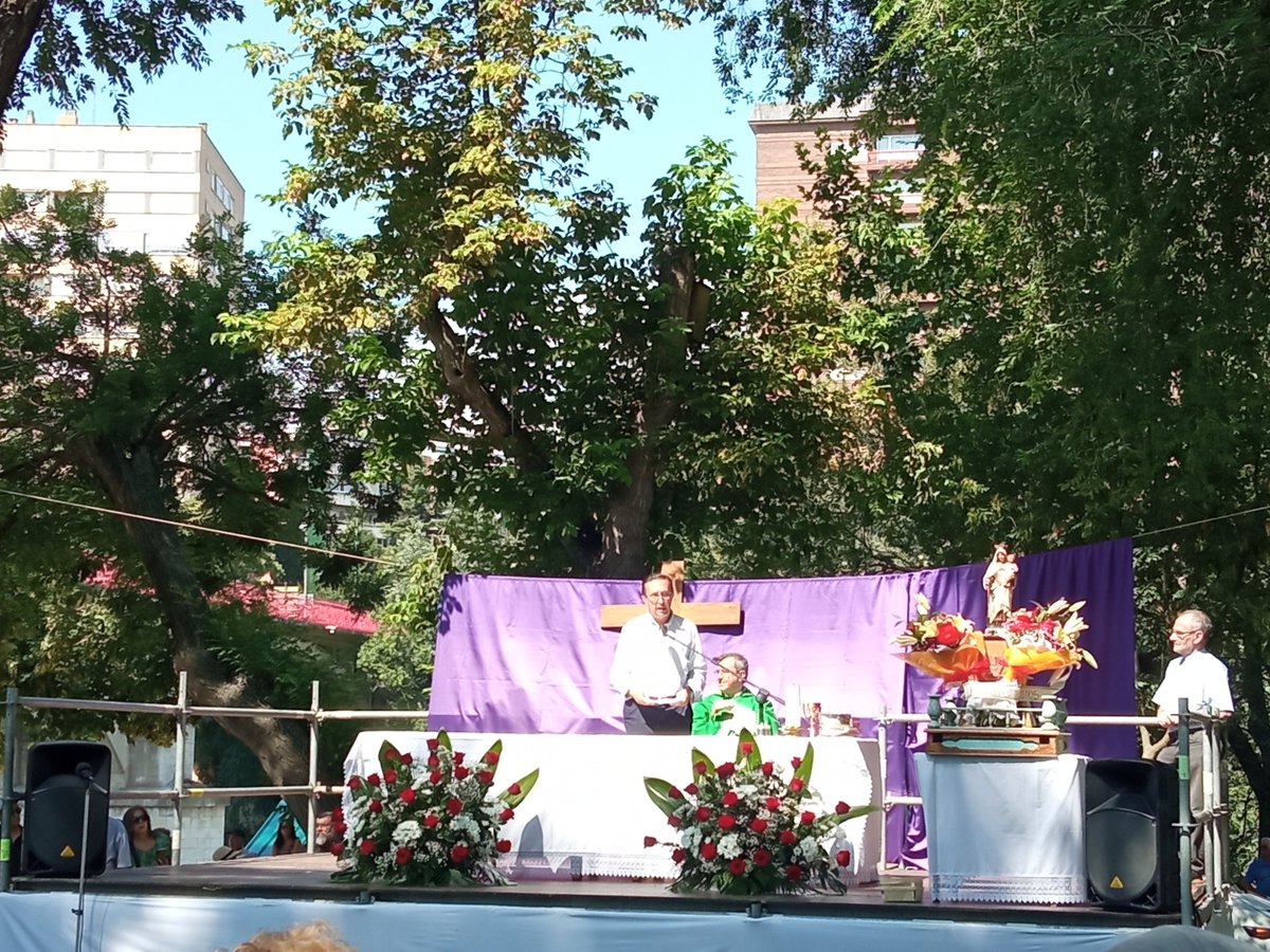 GloriasdeValladolid (@csgvalladolid) on Twitter photo XXVI Procesión fluvial de Nuestra Señora del Carmen.
Al finalizar la Misa y antes de comenzar la procesión, ha tenido lugar un acto de homenaje al P. Teófanes Egido, con emotivas palabras de Javier Burrieza.
<a href="/AmigosPisuerga/">Amigos del Pisuerga 💚</a> XXVI Procesión fluvial de Nuestra Señora del Carmen.
Al finalizar la Misa y antes de comenzar la procesión, ha tenido lugar un acto de homenaje al P. Teófanes Egido, con emotivas palabras de Javier Burrieza.
<a href="/AmigosPisuerga/">Amigos del Pisuerga 💚</a>
