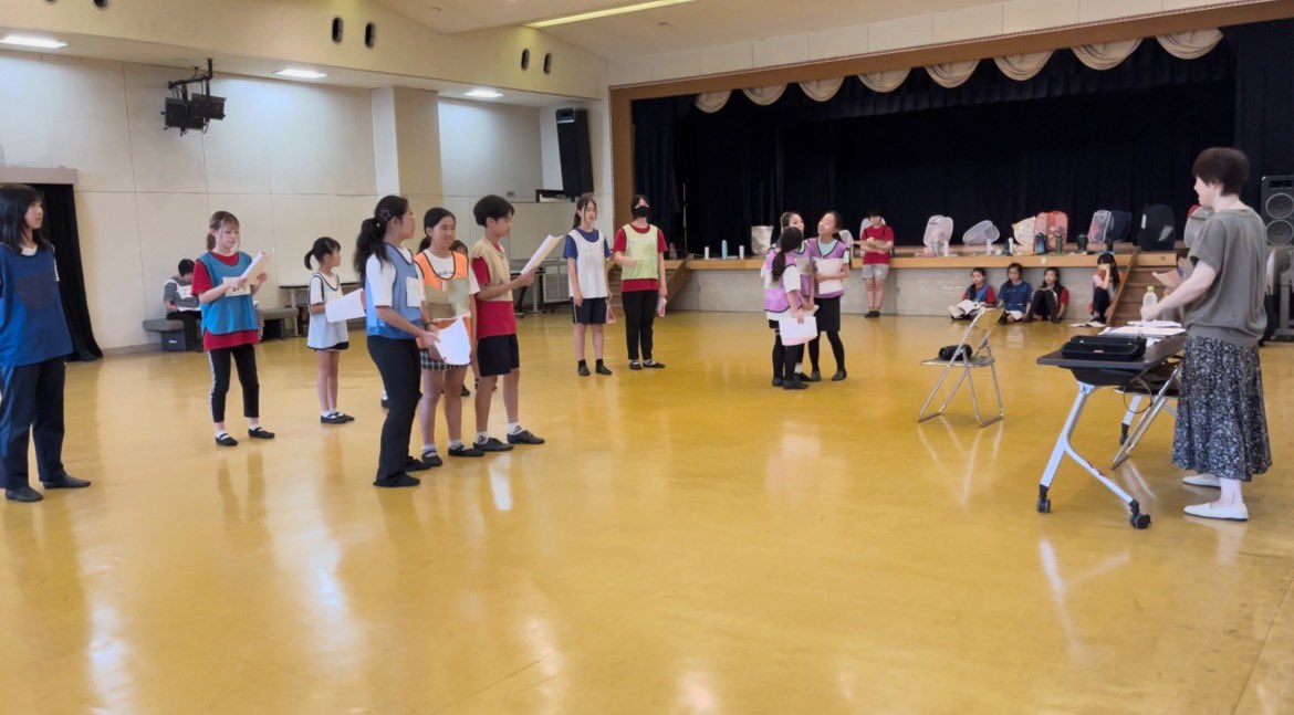 さな先生演技レッスン♪
動きを確認しながら初めて台本を最後まで通しての稽古でした！

文字だけだった台本が動き出した楽しい時間でした✨
#ふじさわ市民ミュージカル
#藤沢市