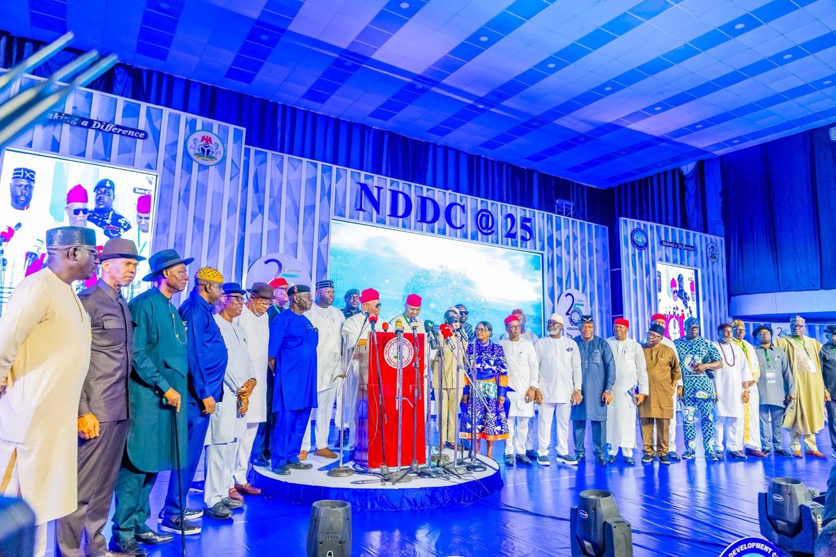 VictorOscar_'s tweet photo. Akpabio Rallies Niger Delta For Tinubu in 2027, Decries High Turnover Of NDDC Management Team

The President of the Senate, Godswill Akpabio, made the call at the grand finale of the 25th anniversary of Niger Delta Development Commission (NDDC) in Port Harcourt, Rivers State. https://t.co/GFNk8vdI88