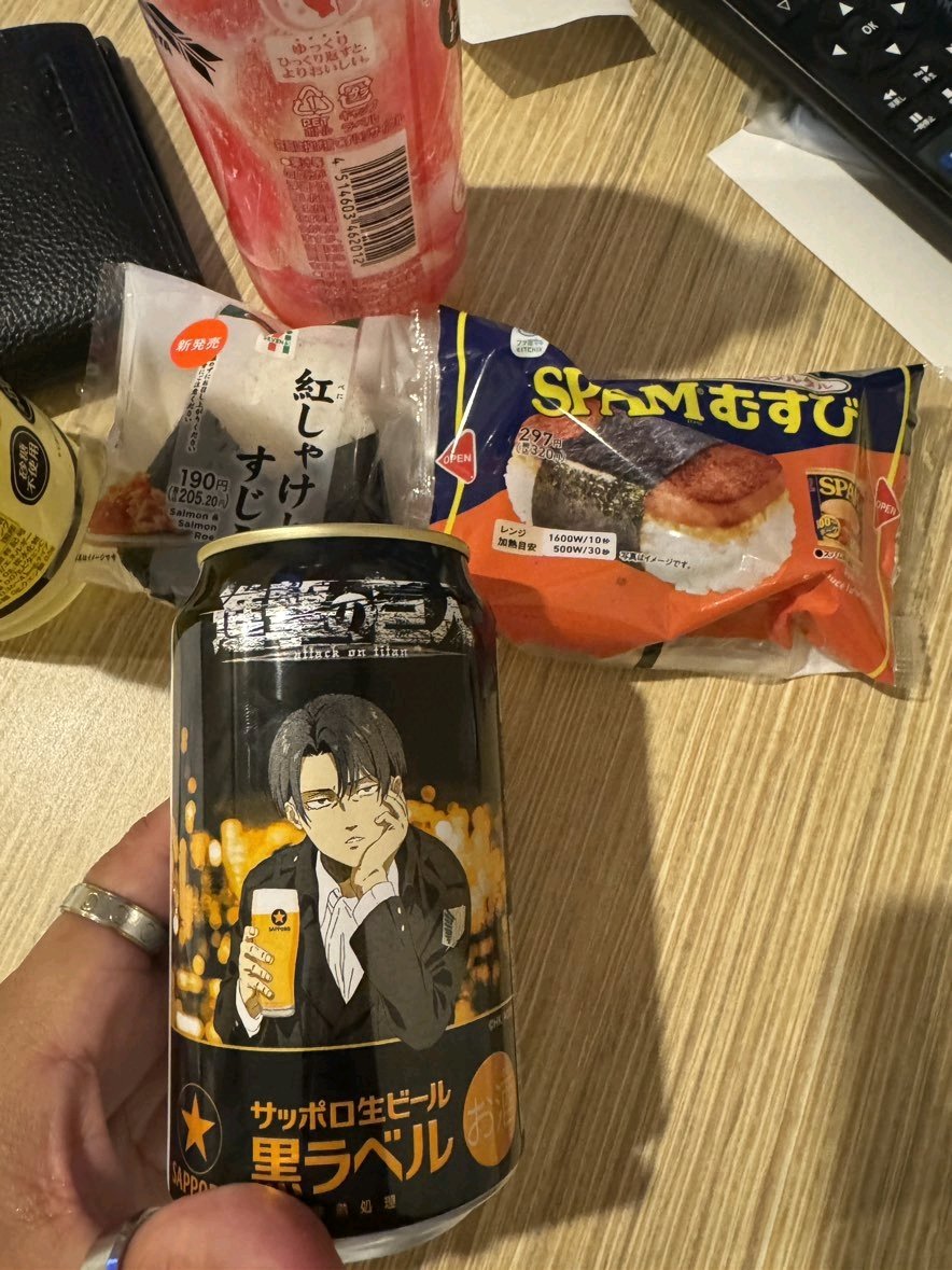 ㅤ

「 利津 」:  a little visit in akihabara! visiting this vibrant place feels like stepping into another world. i could get lost here for hours and not mind at all!! :D
ㅤ