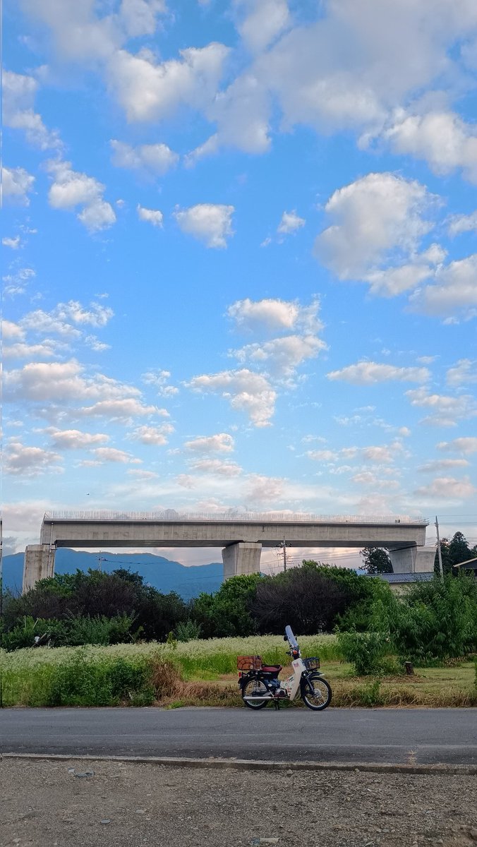 7月13日今日のチョイ乗り
午後4時から自宅の裏山櫛形山林道を走ってきました
短い時間でしたが良い気分転換が出来ましたね😀
#桃花橋ループ
#櫛形山見晴らし平
#櫛形山林道
#リニア中央新幹線
#スーパーカブ