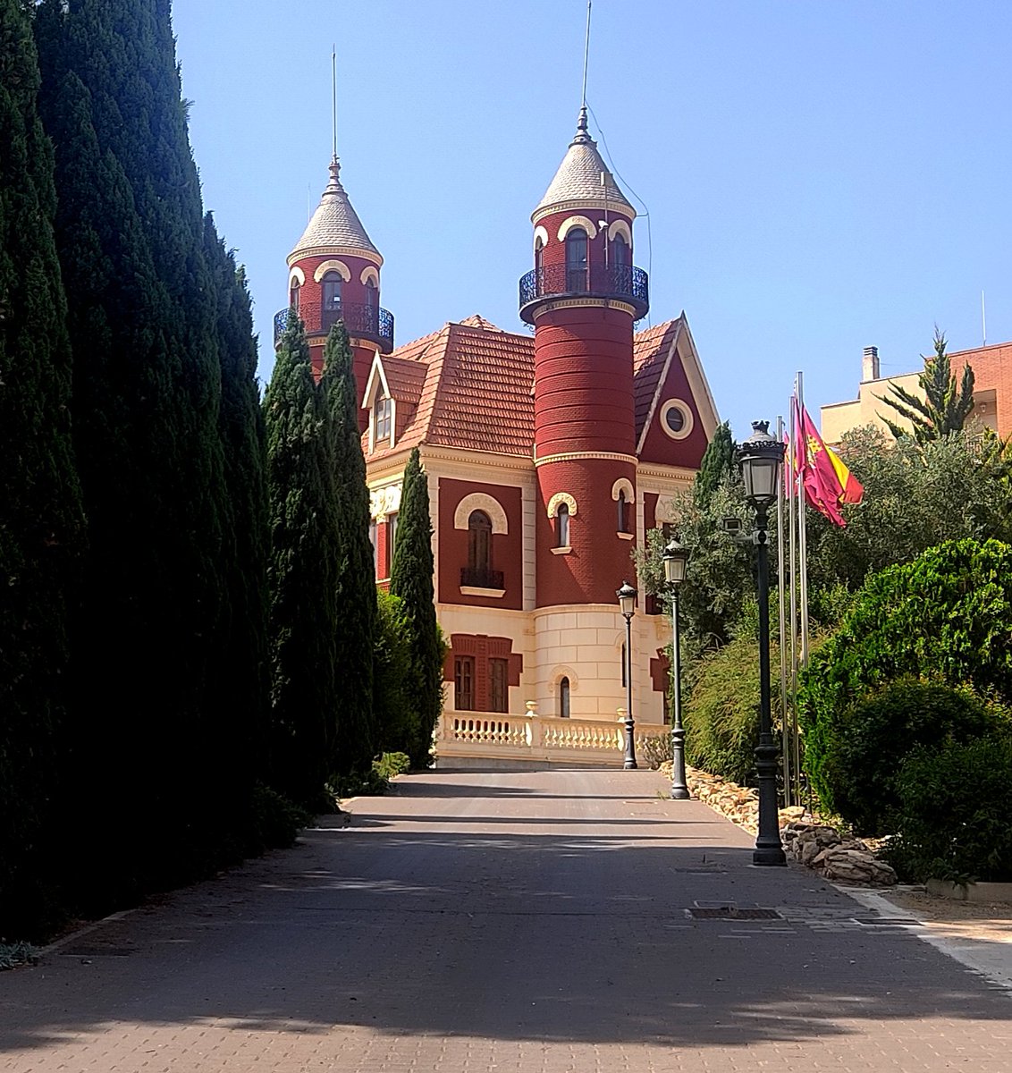 Castillo del Marqués de FuenteSol 1900.
Los Dolores #cartagena
Lo grabé en 1987 para TVE con frescos de Ussel de Guimbarda y pasadizo secreto en una de sus Torres.