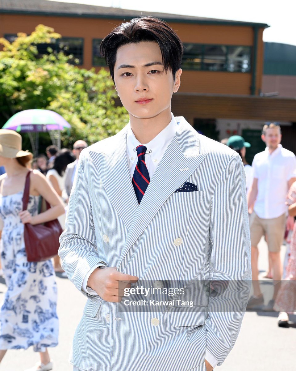 ahgasela's tweet photo. OMG he looks FLAWLESS in these getty images 😭 https://t.co/i9vvLFlcsG