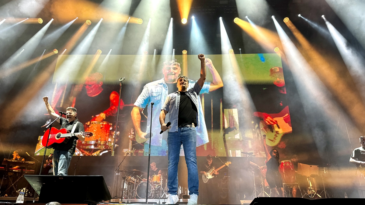 Hay veranos en los que #Madrid se transforma en un mosaico de música y cuerpos en movimiento ✨ Así fue como el <a href="/FestRioBabel/">Festival Río Babel</a> volvió a tejer esa magia los días 4 y 5 de julio, congregando a más de 50.000 personas en Rivas: madtime.es/rio-babel-2025/