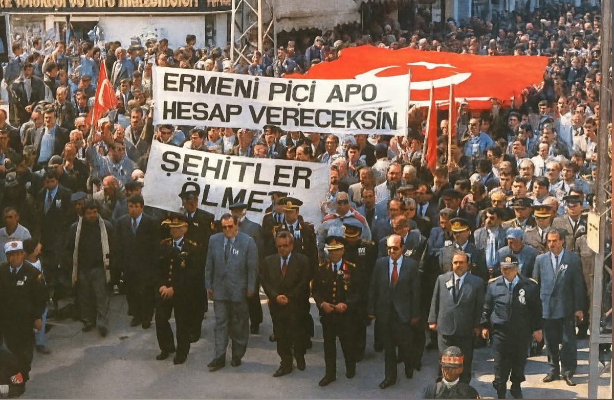 Elli bin insanın katili, kandan beslenen Apoya, PKK ya pembe gözlükle bakanlar, methiyeler düzenler 2. İhanet sürecine güzelleme yapan siyasetçiler, gazeteciler, tepeden tırnağa ihanet sözcüğün de önde koşanlar bilmelidir ki; TÜRK Devleti de, TÜRK Milleti de Anadolu’da kıyamete