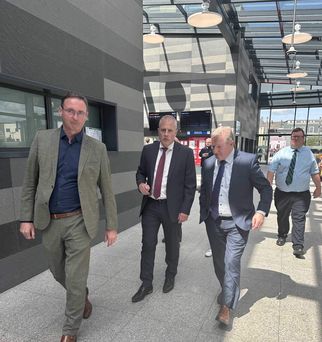 SeanCanney's tweet image. 🚝 Delighted to visit Limerick Colbert Train Station this week for the first time since my appointment to the role of Minister for International and Road Transport, Logistics, Rails and Ports.
Great to see recent upgrade works firsthand and hear updates about future plans.