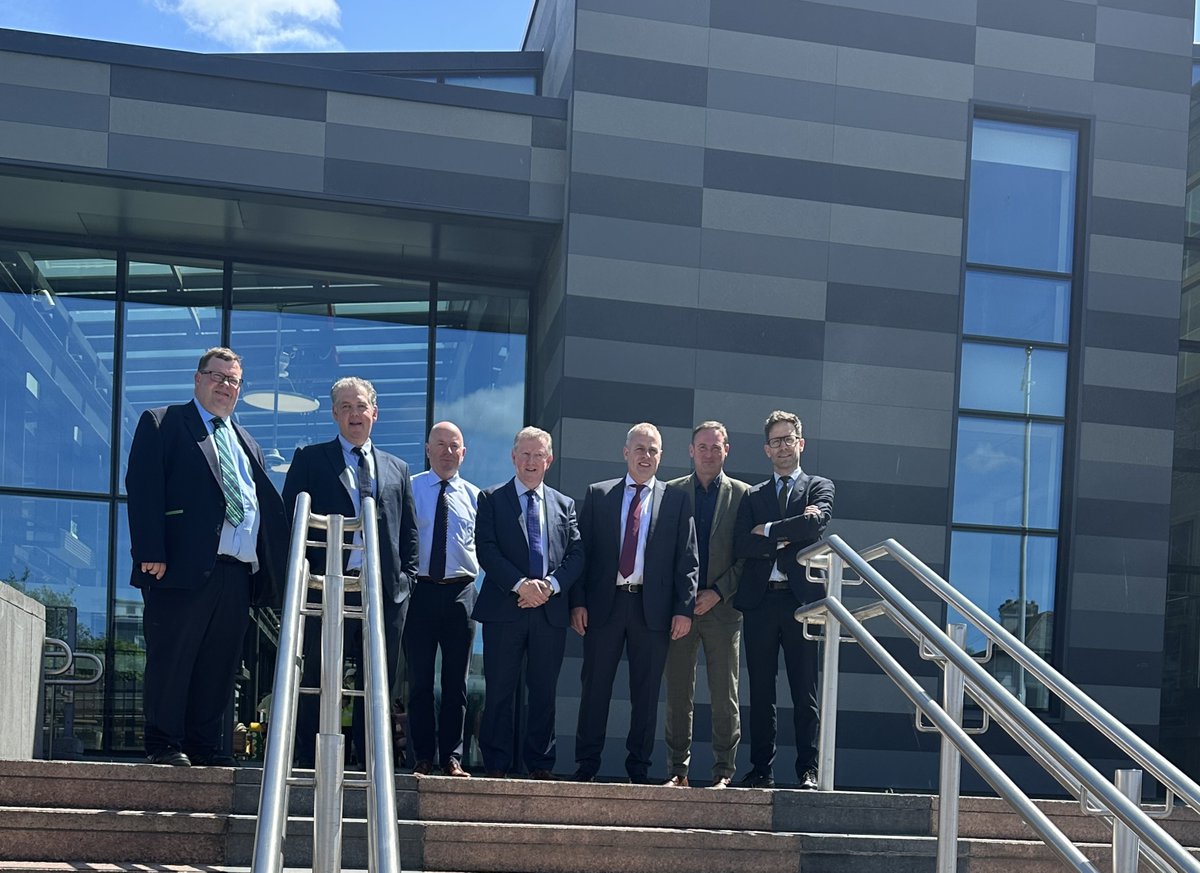 SeanCanney's tweet image. 🚝 Delighted to visit Limerick Colbert Train Station this week for the first time since my appointment to the role of Minister for International and Road Transport, Logistics, Rails and Ports.
Great to see recent upgrade works firsthand and hear updates about future plans.