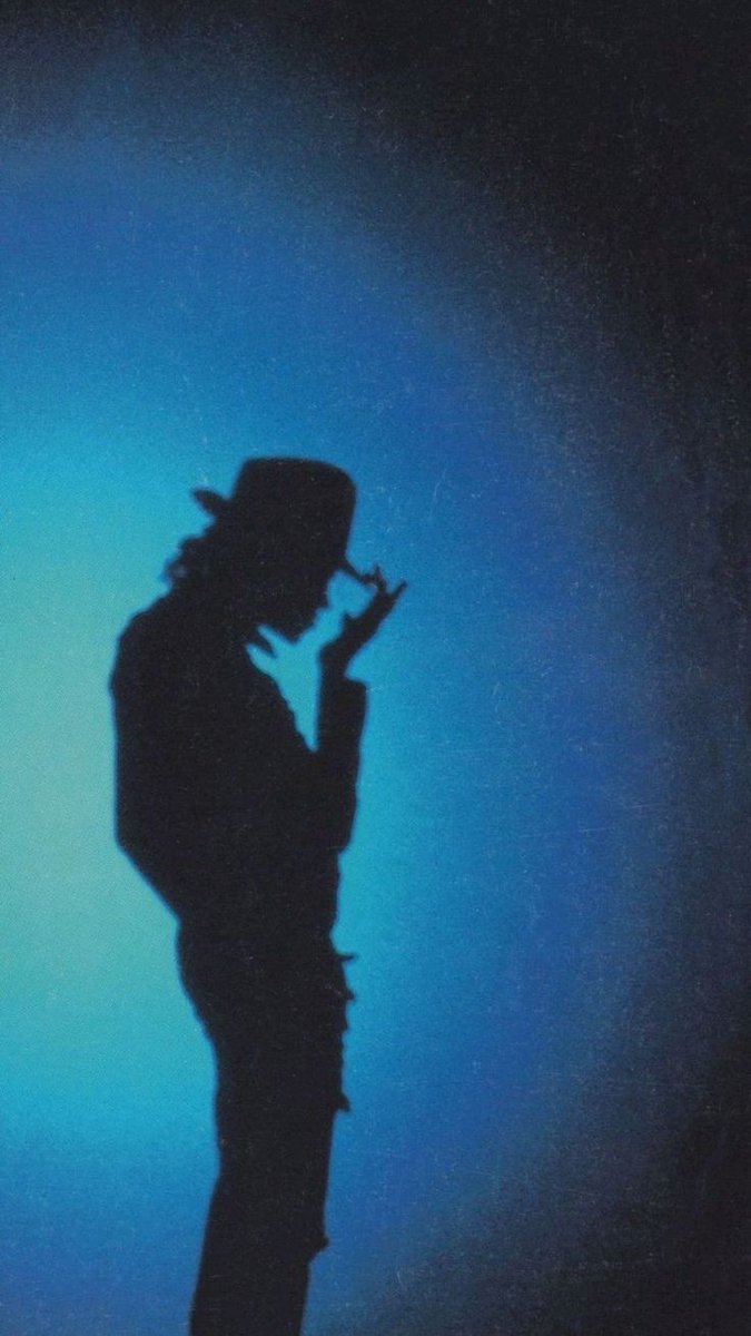 Iluv2TOUR's tweet image. The most famous silhouette in the world.