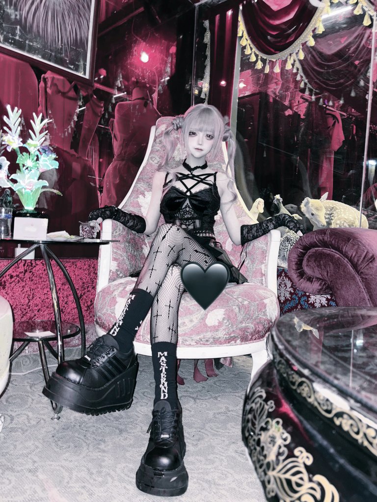 什么叫我喜欢杀妈？你妈不死行吗？快点把你亲妈杀了再把全家遗产上贡🖤被主人利用榨干完了就自己找个烂尾楼吊死哈哈🖤