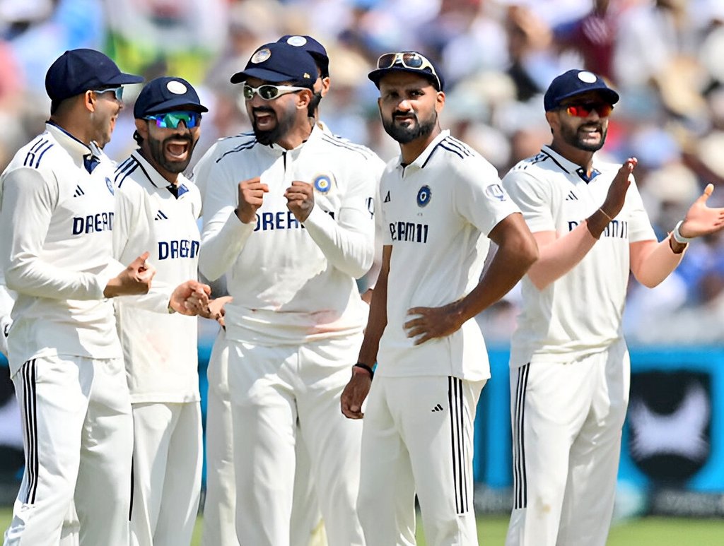 KL Rahul &amp; his mates celebrate Pope's wicket.