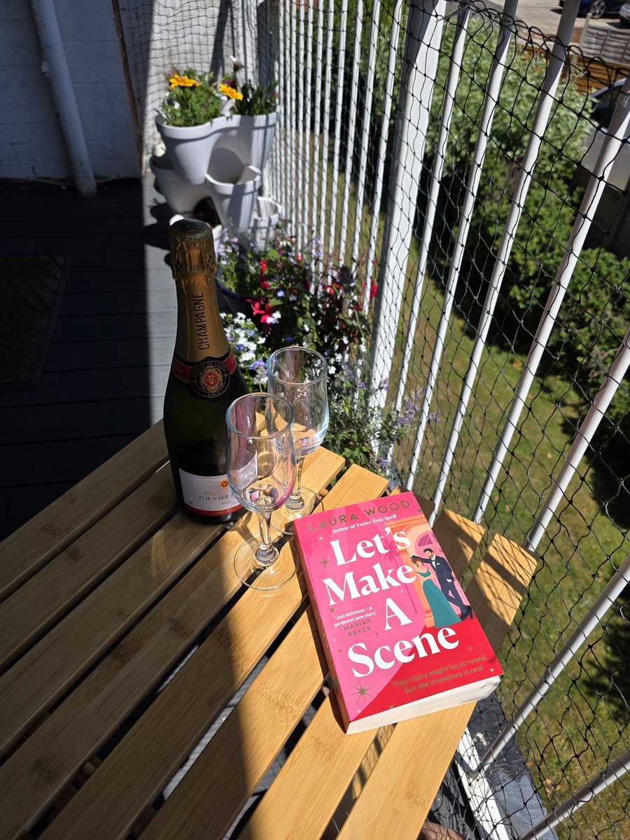 Today was my turn on the <a href="/RandomTTours/">Random Things Tours 🇺🇦</a> for Let's Make A Scene by Laura Wood...

#booktour #bookreview #books

instagram.com/p/DMC9jGvsAZJ/…