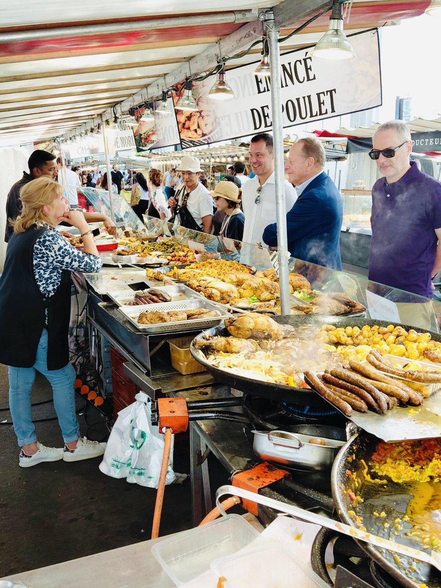 Laurent RACAPE (@laurent_racape) on Twitter photo 📍Matinée au marché de Grenelle avec <a href="/Philippe_Goujon/">Philippe Goujon</a>
👉 Parcs et jardins 🌳 🌷
👉 Voirie et transports 🚗 🚶
👉 Sports 🏀 ⚽️
👉 Crèches 👶
De nombreuses questions sur la vie de quartier à #Paris15 📍Matinée au marché de Grenelle avec <a href="/Philippe_Goujon/">Philippe Goujon</a>
👉 Parcs et jardins 🌳 🌷
👉 Voirie et transports 🚗 🚶
👉 Sports 🏀 ⚽️
👉 Crèches 👶
De nombreuses questions sur la vie de quartier à #Paris15