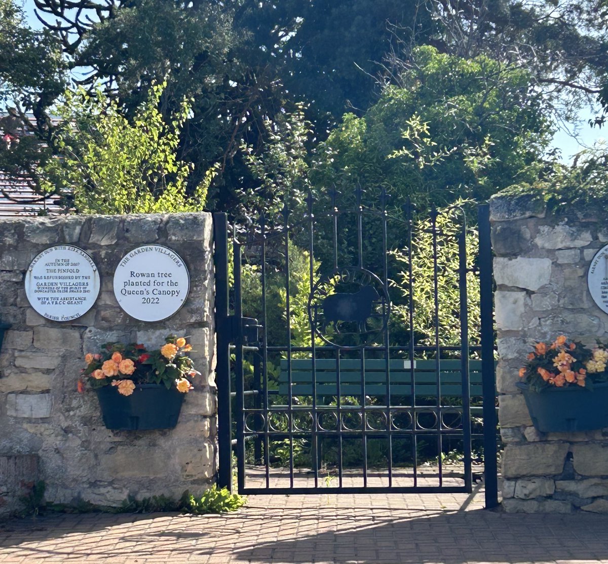 For the Love of Gates (@loveofgates) on Twitter photo Spotted on the way to a client visit. That’s a 🐑 in the middle of the gate. <a href="/nocontextsigns/">No Context Signs</a> #signsonSunday #lovegates Spotted on the way to a client visit. That’s a 🐑 in the middle of the gate. <a href="/nocontextsigns/">No Context Signs</a> #signsonSunday #lovegates