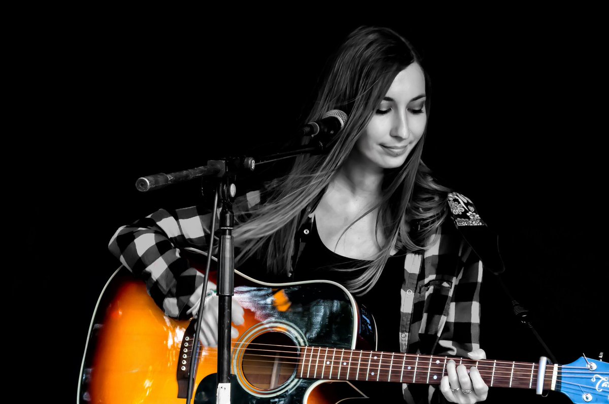 Morgen 14 juli zing ik op het Ramblas podium tijdens de Vierdaagse Feesten in Nijmegen! 🎤🎸💕

Tijden: 14.15-14.45 en 16.30-17.00

Naast muziek zijn er ook vele foodtrucks, dus dubbel genieten! 😉

<a href="/RamblasNijmegen/">Ramblas Nijmegen</a> <a href="/VNijmegen22289/">Vierdaagsefeesten Nijmegen</a> 
#Nijmegen