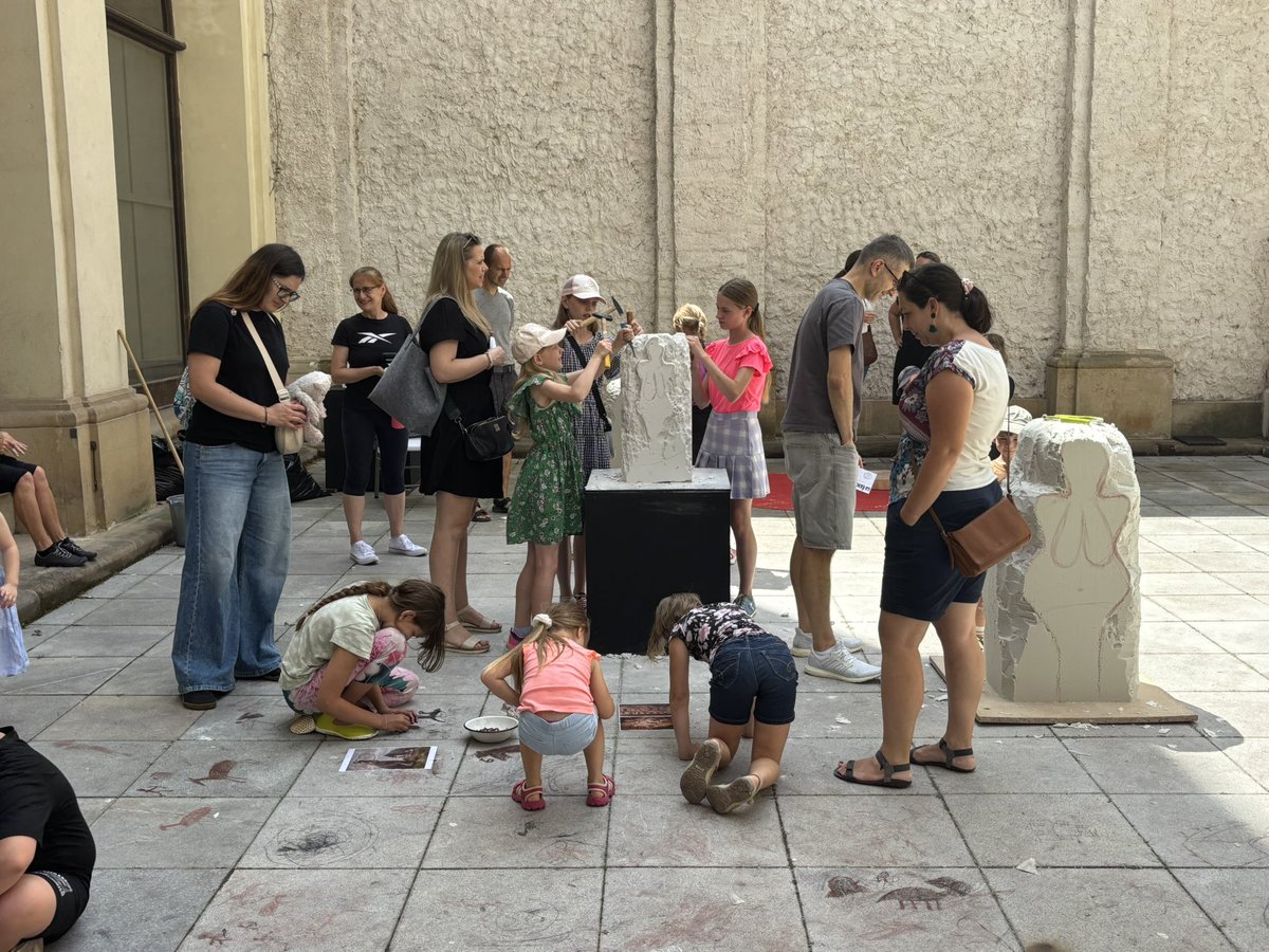 100 let od nálezu Věstonické venuše. Jubileum připadá právě na dnešek. 13. 7. 1925 ji objevili archeologové týmu Karla Absolona mezi Pavlovem a Dolními Věstonicemi. Jde o nejstarší keramickou sošku tohoto typu na světě. Moravské zemské muzeum dnes uspořádalo interaktivní program.