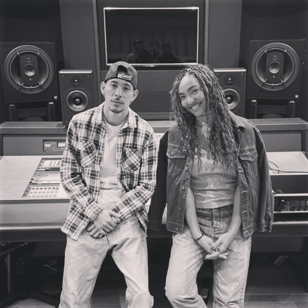 アルバムリリースおめでとうございます🥰

みんな聴いてね😊😊😊

11. Trust Me feat. Crystal Kay, Shurkn Pap
 (Prod. YoungBeatʼs Instrumental)
#IO #JUSTALBUM #TRUSTME