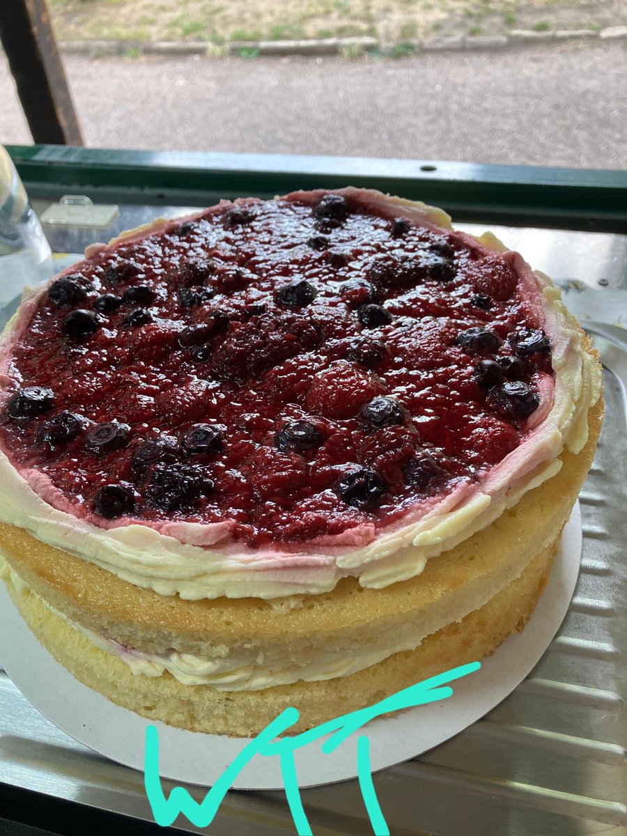 TowerTeas's tweet image. #summerinacake ?? Oh , we think out new #lemonandberrymascarpone is the taste   , #suncream sun hat and #dogscangoouttonightwhencool 
@watertowerteas