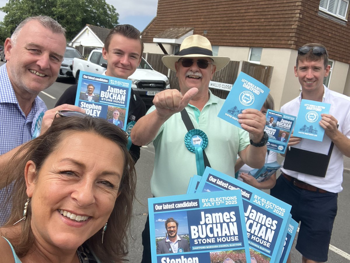 LeaderofKCC's tweet image. Great to be out on the doorstep for this Thursday’s by-election in #Dartford supporting our brilliant candidates Stephen Ridley (Maypole &amp;amp; Leyton Cross) &amp;amp; James Buchan (Stone Cross) #votereform get Reform 🩵🇬🇧