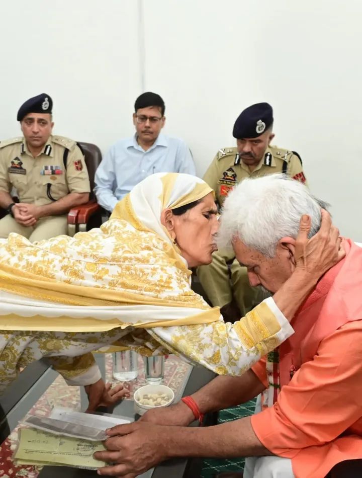 Waseembaba123's tweet image. #JammuAndKashmir | Justice at last! Handed over appointment letters to NoKs of terror victims.
These families, forsaken and forgotten, suffered silently for decades. Stories of their loved ones, brutally killed by Pakistan-backed terrorists
@OfficeOfLGJandK