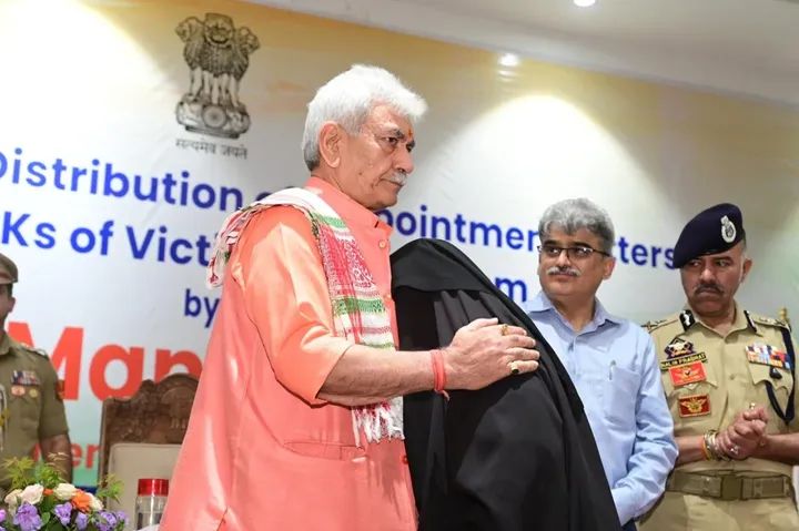 Waseembaba123's tweet image. #JammuAndKashmir | Justice at last! Handed over appointment letters to NoKs of terror victims.
These families, forsaken and forgotten, suffered silently for decades. Stories of their loved ones, brutally killed by Pakistan-backed terrorists
@OfficeOfLGJandK