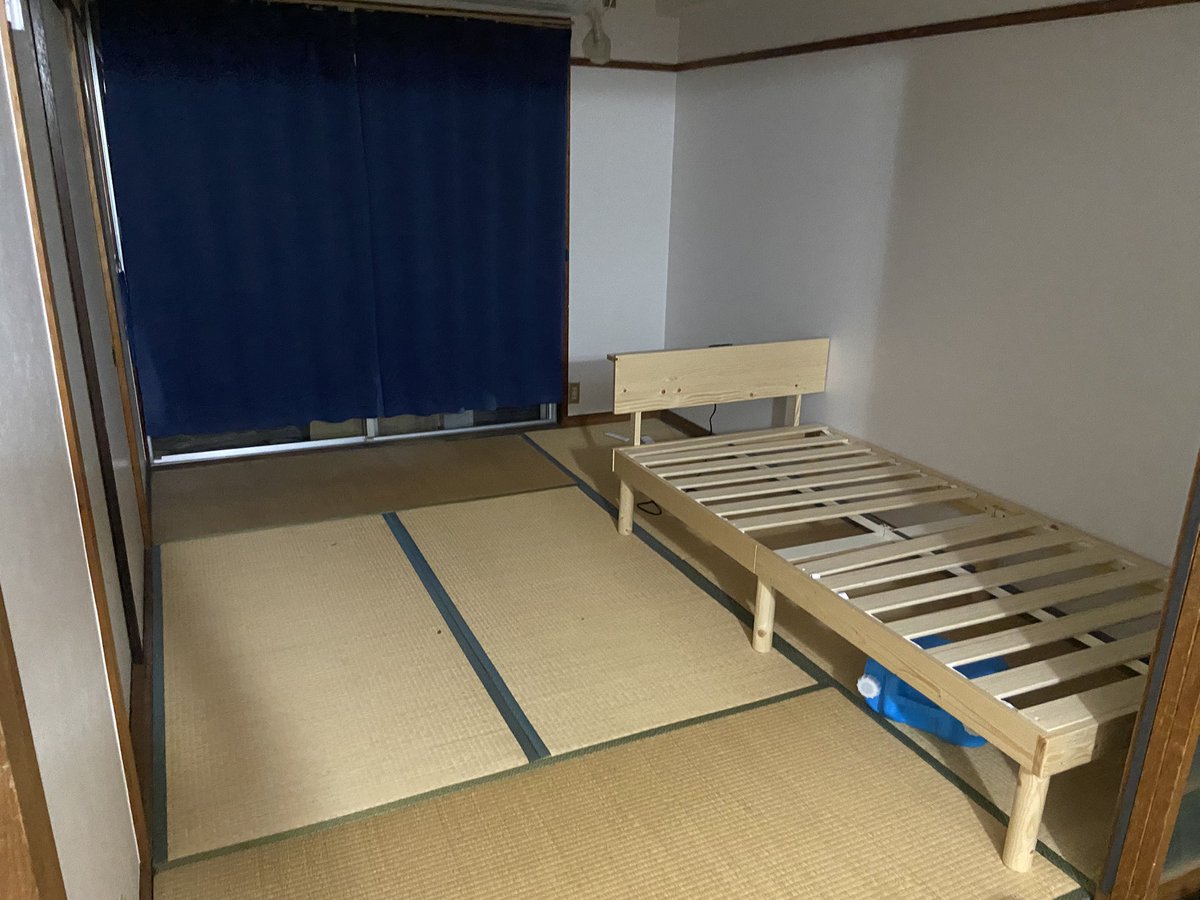 amamiharukasan2's tweet photo. ライブから帰ってきたら同居人に夜逃げされてもぬけの殻になっててマジで草 https://t.co/wOhW6GjDTR
