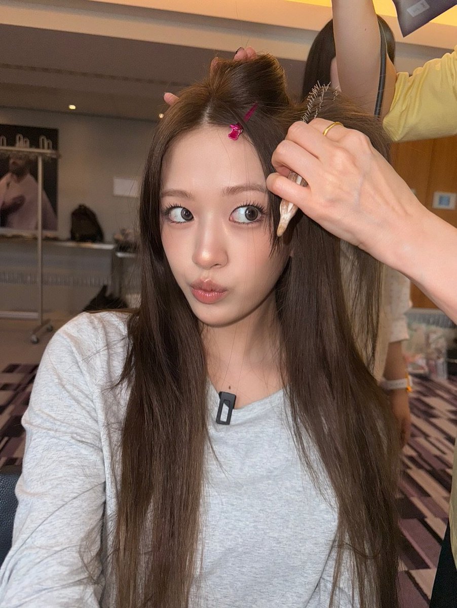 ivepics_'s tweet photo. yujin instagram update https://t.co/3IfHrgxqd1