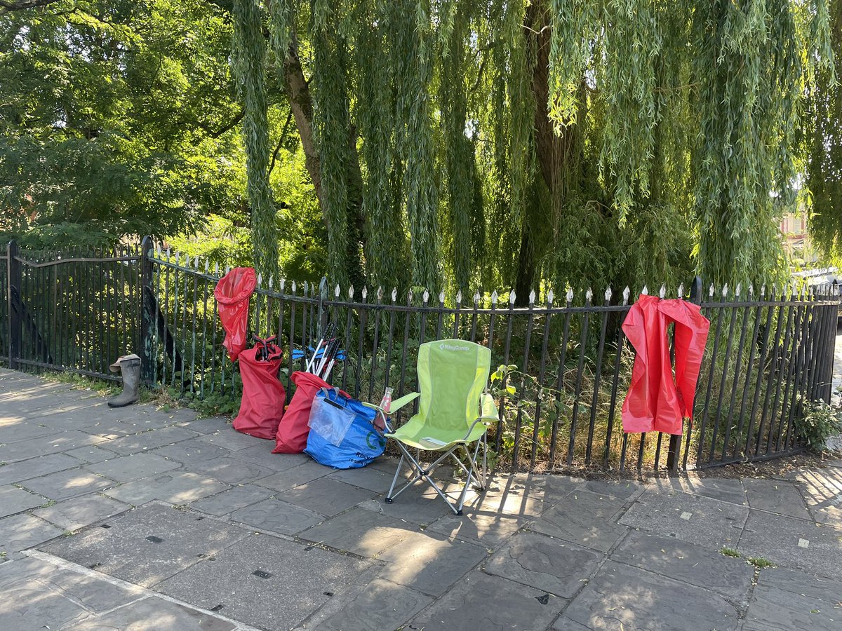 Thank you to all the volunteers who turned up today. The banner has come down today as it was a bit faded. We will continue with quarterly picks and those dates will be on our social media platforms.
We will also continue to lend kits out to volunteers should you wish.