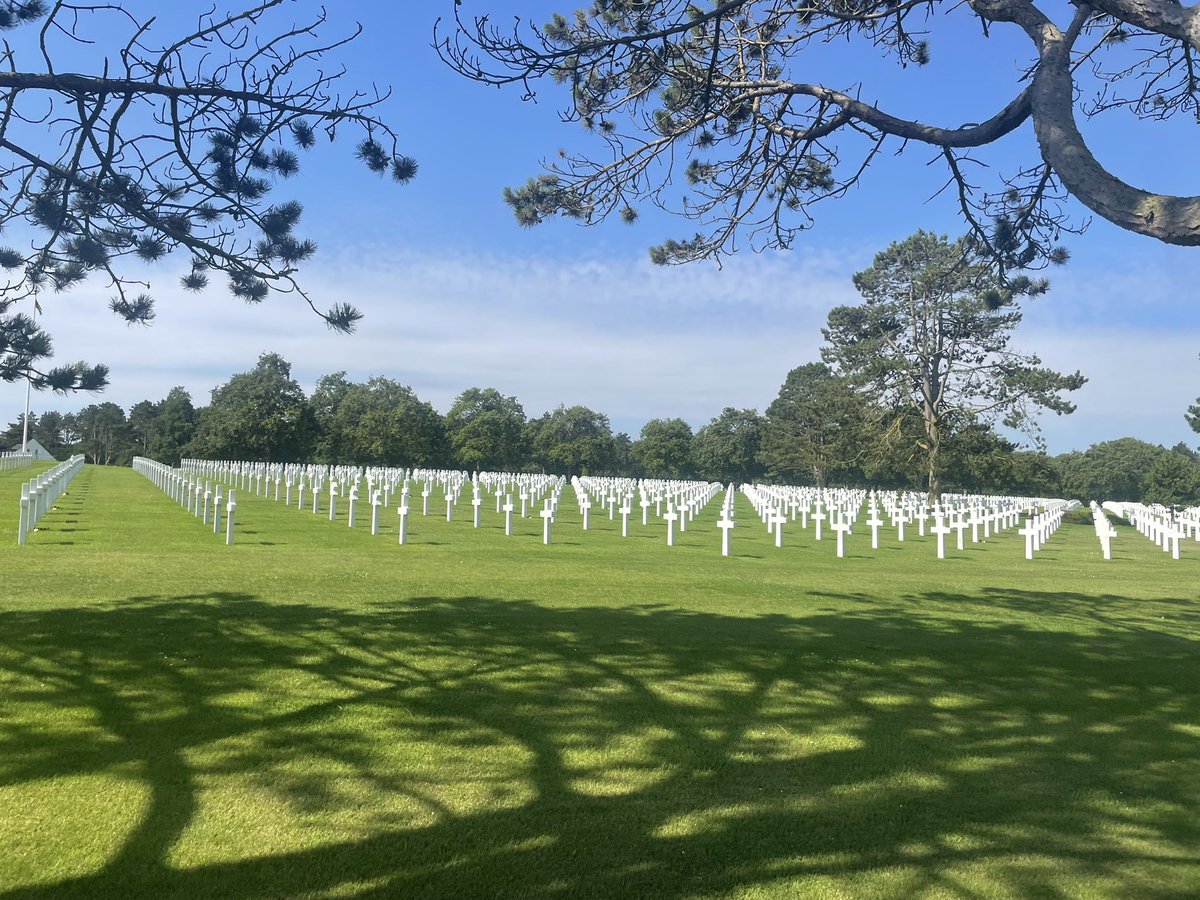 bowen_mme's tweet image. A quick stop at the American cemetery. Merci Miss Malcolm for a quick history lesson. @BedwasLanguages @bedwashighsch