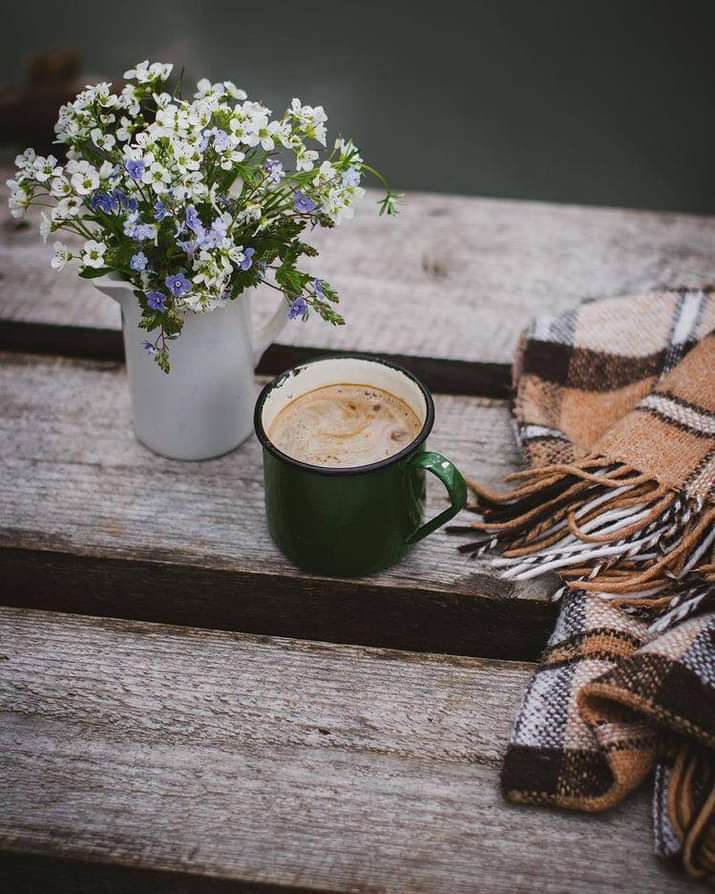 그 사람의
외모보다

그 사람의
도덕성을 보고

그 사람의
옷차림 보다

그 사람의
인간성을 보고

그 사람의
직업보다

그 사람의
됨됨이를 보고

그 사람의
재력보다

그 사람의
성품을 보라..🖋

-지나간다 다지나간다1.2-