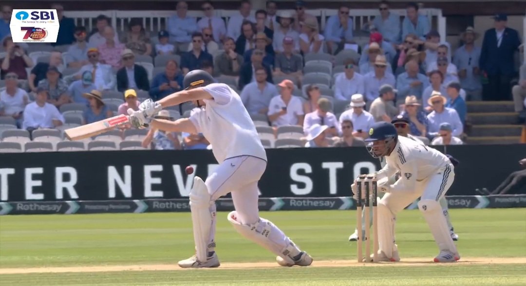 Tech_PRGMR_Ashu's tweet image. Crawely crawl backs to pavilion. #INDvsENGTest
#INDvsENG