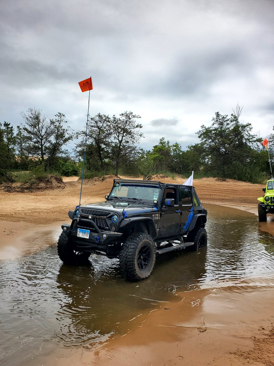 Jeep_Jose11's tweet photo. El Patrón Having A Little Fun In The Water 

#SevenSlotBattalion #Wrangler #SilverLakeSandDunes #SLSD25 #IllinoisJeep #Rubicon #ElPatron #Weps #Water https://t.co/7CmQdZ3AvC