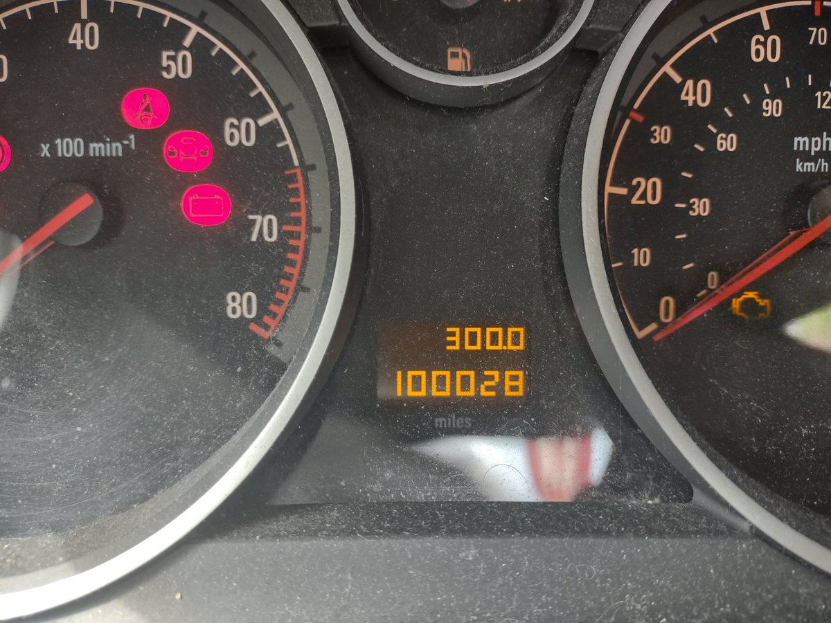 Ian Thompson tweet media