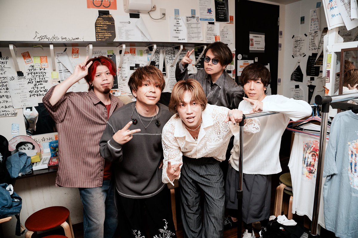 LOCAL CONNECT (@local_connect) on Twitter photo 本日、福岡 OP'sにて
LOCAL CONNECT
10th Anniversary Oneman Tour
「Connect Youth」-福岡編-
ツアー5本目ご来場いただいた皆様!
福岡OP'sスタッフの皆様!
ありがとうございました🔥
6年ぶりとは思えない半端ない熱量のお返しをいただいてしまって幸せな空間でした😌
photo by <a href="/ma5r1n/">まごり@ma5r1n</a> 本日、福岡 OP'sにて
LOCAL CONNECT
10th Anniversary Oneman Tour
「Connect Youth」-福岡編-
ツアー5本目ご来場いただいた皆様!
福岡OP'sスタッフの皆様!
ありがとうございました🔥
6年ぶりとは思えない半端ない熱量のお返しをいただいてしまって幸せな空間でした😌
photo by <a href="/ma5r1n/">まごり@ma5r1n</a>