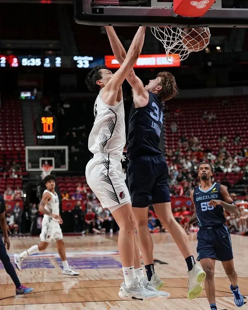 aubl_bball's tweet image. Another day, another Yang Hansen poster 🔥

Powerful. Fearless. Unforgettable.

He’s not from AUBL — but the next Yang Hansen might be.

The stage is set for Asia’s next rising star.

📍 Where raw potential meets real opportunity.

#AUBL #hangzhou #nba #summerleague