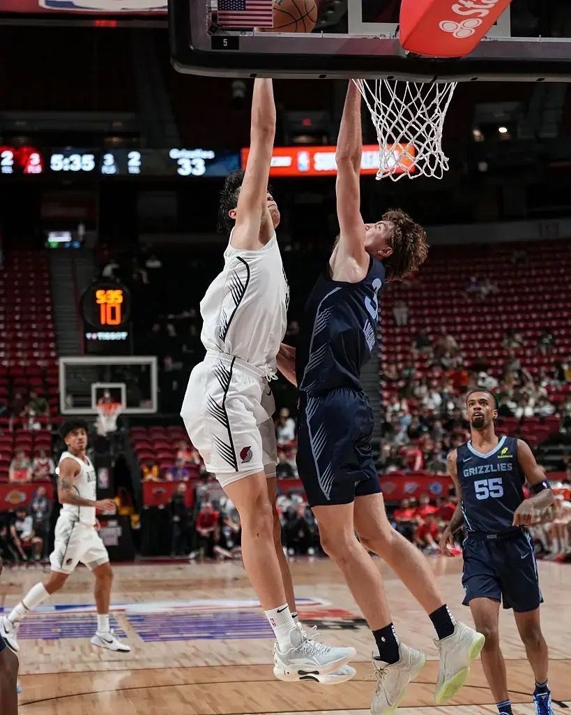 aubl_bball's tweet image. Another day, another Yang Hansen poster 🔥

Powerful. Fearless. Unforgettable.

He’s not from AUBL — but the next Yang Hansen might be.

The stage is set for Asia’s next rising star.

📍 Where raw potential meets real opportunity.

#AUBL #hangzhou #nba #summerleague