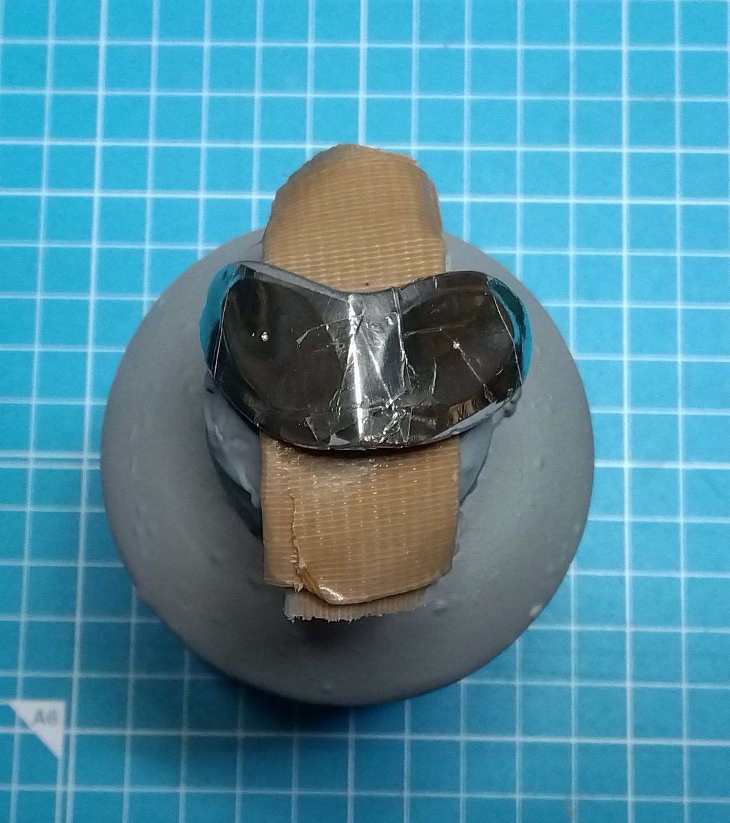 highlight_oka's tweet image. ゾフィーのマスクです。
目は内側からつや消し白を薄〜く吹きました。
電飾用ベースは手抜きしてアルミ箔を貼ってみました。
ライト当ててみたけど思いのほか効果なし…
やっぱり電飾しかないかぁ…