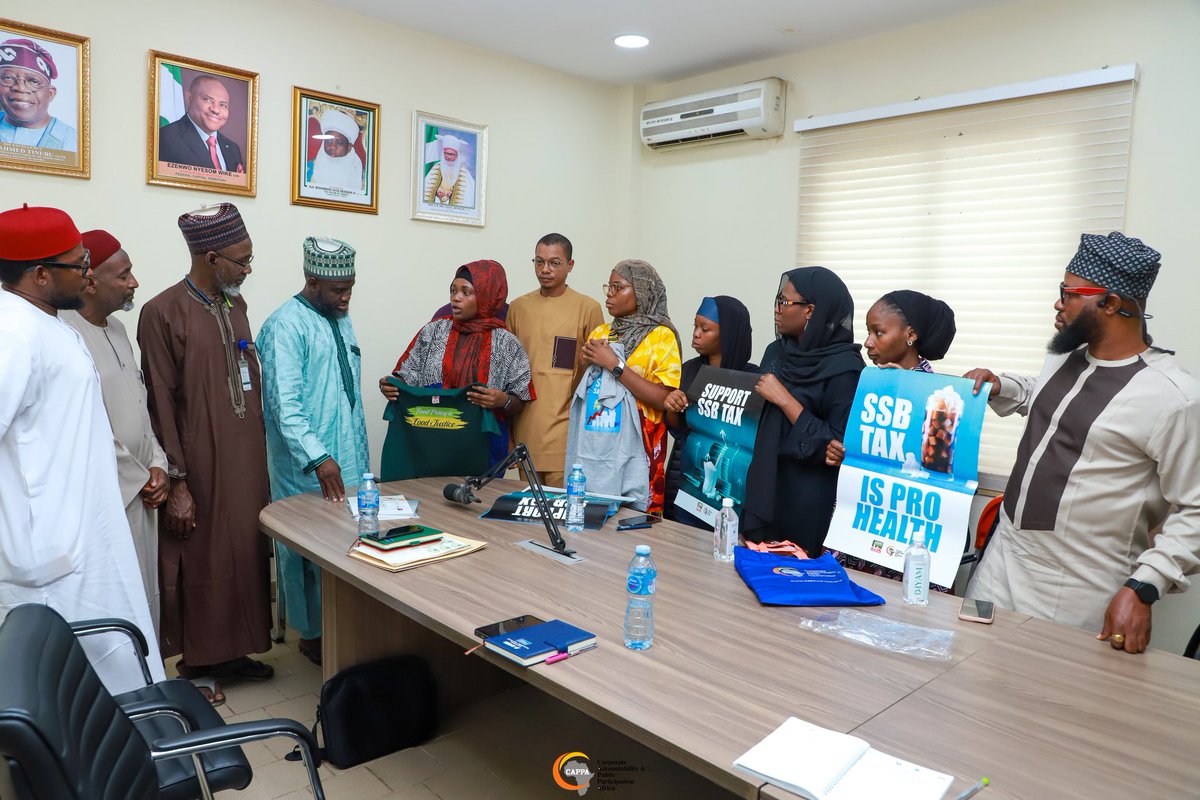 AlbertVictorian's tweet photo. On June 25th, the Healthy Food Policy Youth Vanguard visited the National Mosque, Abuja. We were warmly received by Prof. Luqman Zakariyah and other Imams, including Barr. Muhammad Eze. 🕌💛 #HealthyFoodPolicy
#SSBTaxSaves #NationalMosqueAbuja https://t.co/xoAcLWgO8B