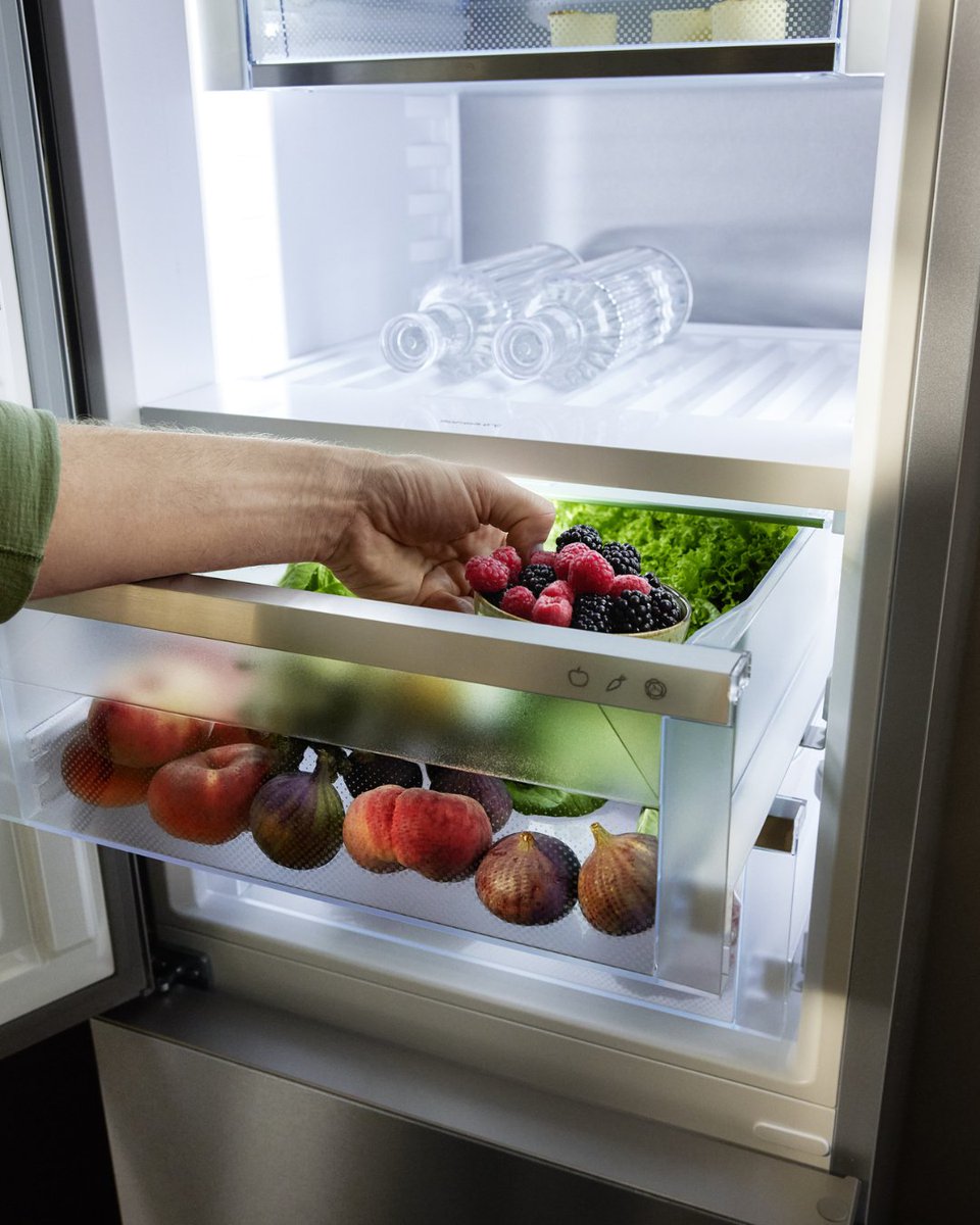 Game-changer for summer meal prep! 🥗 

Our BioFresh technology creates the perfect microclimate for keeping your fresh ingredients fresh for up to 5x longer than conventional fridges.

Less food waste, more flexibility and better flavours. spkl.io/6013A8EKJ