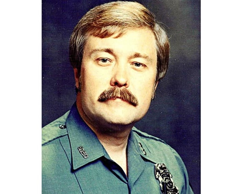 shawneeKSpolice's tweet image. Today, we pause to honor the ultimate sacrifice Officer Donald Gamblin Jr. made in service to the citizens of Shawnee on July 13, 1991.
Although uniforms fade and badges show signs of wear, the memory of a fallen law enforcement officer will never be forgotten.