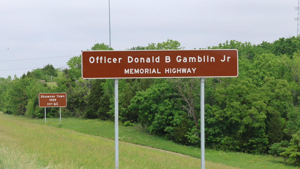 shawneeKSpolice's tweet image. Today, we pause to honor the ultimate sacrifice Officer Donald Gamblin Jr. made in service to the citizens of Shawnee on July 13, 1991.
Although uniforms fade and badges show signs of wear, the memory of a fallen law enforcement officer will never be forgotten.