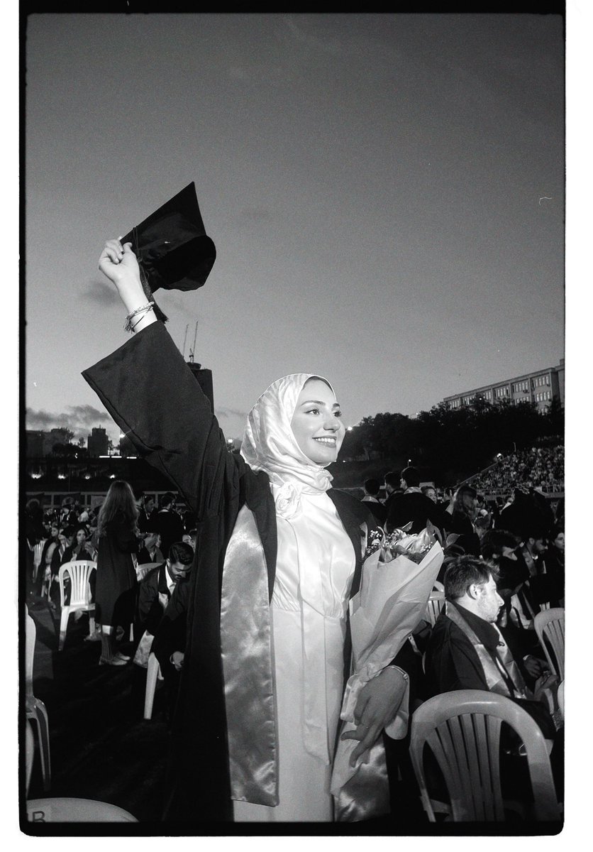 zeraderler's tweet photo. annenizin itü mezuniyet fotoğrafı çocuklar.. https://t.co/ZLo00S4FrP