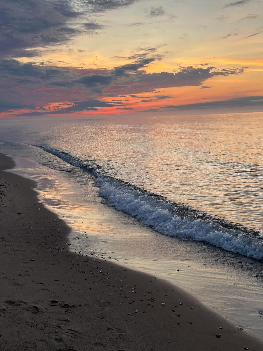 One of the things I love about caddying is that every day is a totally clean slate. The next shot is full of hope and opportunity!

Happy Sunday, Friends! Rooting for you!

(P.S. A few of you have messaged asking if I picked winner for most recent promo. Haven't hit 100 books