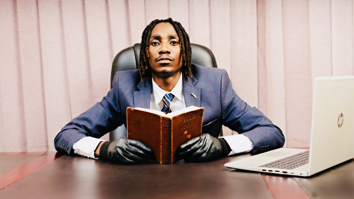 R_peels's tweet image. Keep the word of the lord close and keep a well read mind . 

PRESIDENTIAL CANDIDATE ALBUM 29 July 📌