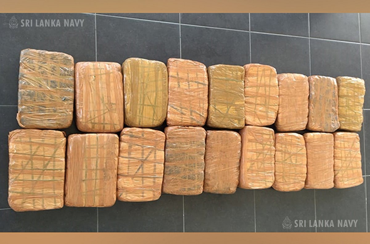 srilanka_navy's tweet image. The @srilanka_navy’s Navy’s latest operation off Eluvativu Island in Jaffna, 12 Jul recovered 38.7kg of Kerala cannabis believed exceed Rs. 15 million. #NavyOps #DrugFreeSL

Read more: shorturl.at/GUXXb
